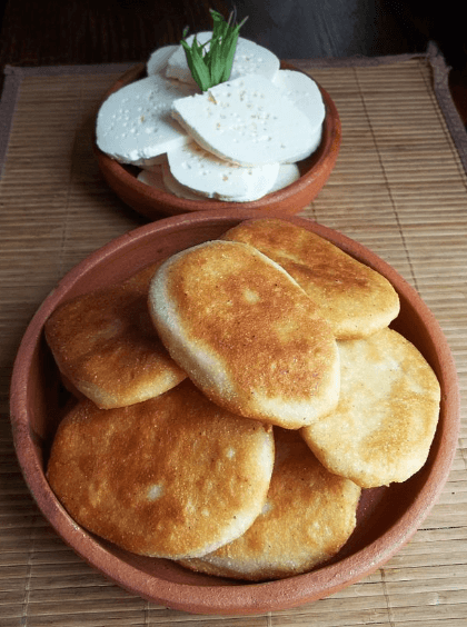 Mchadi and cheese- georgiab food 